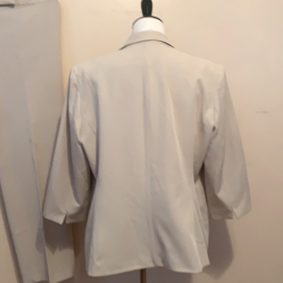 Bob Mackie Lightweight Tan Pants Suit - Picture 8 of 14